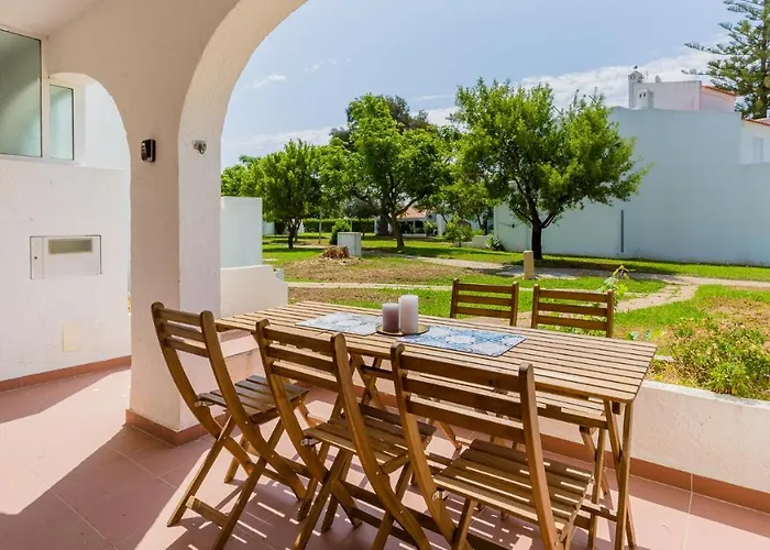 1 Bdr Vilamoura Escape W Patio By Lovelystay